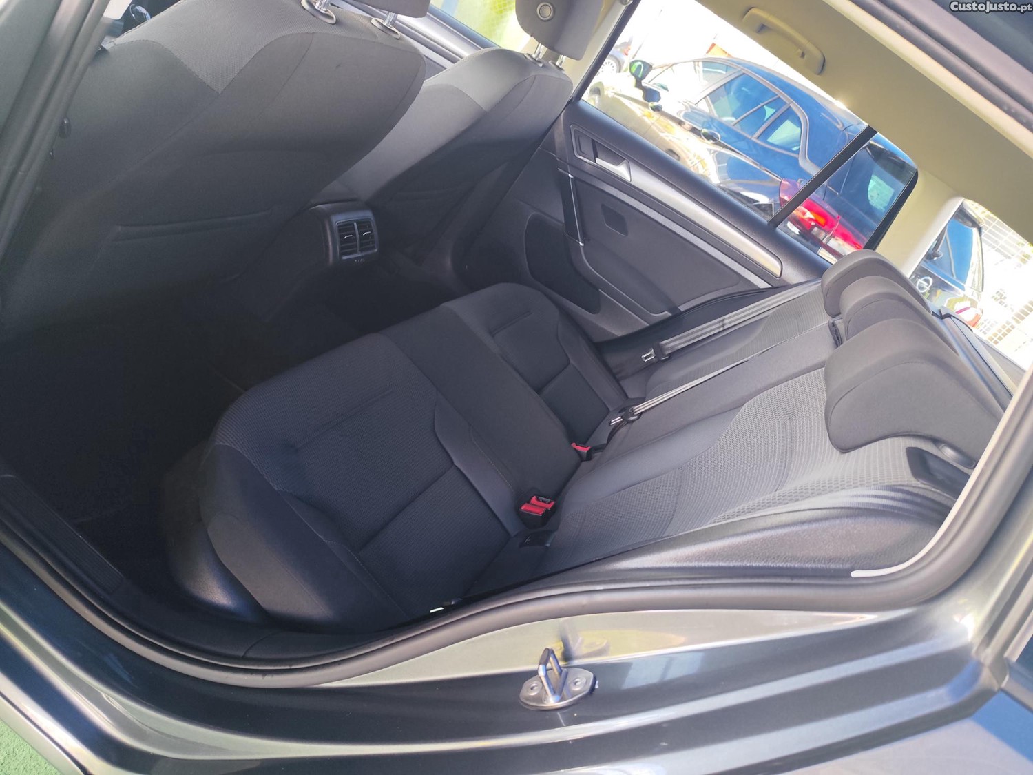 Volkswagen Golf 1.6 TDI Variant Confortline — fotografia 3