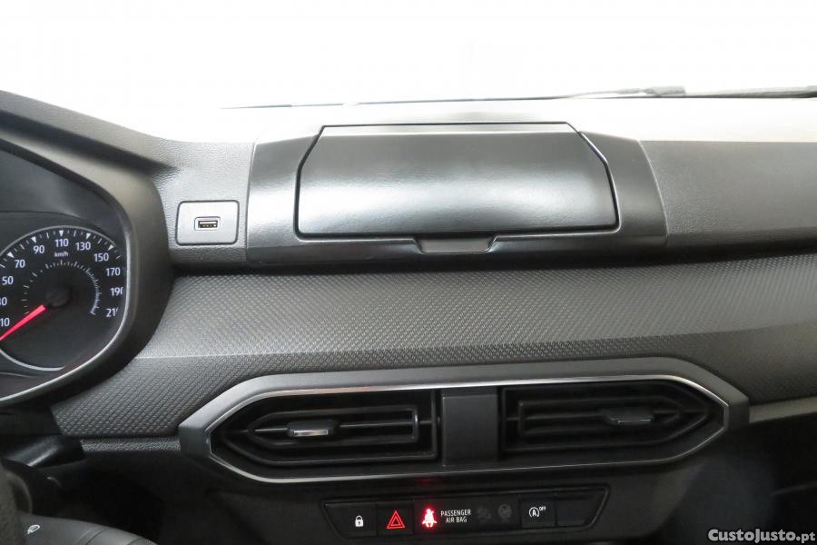 Dacia Sandero 1.0 SCe Essential — fotografia 9