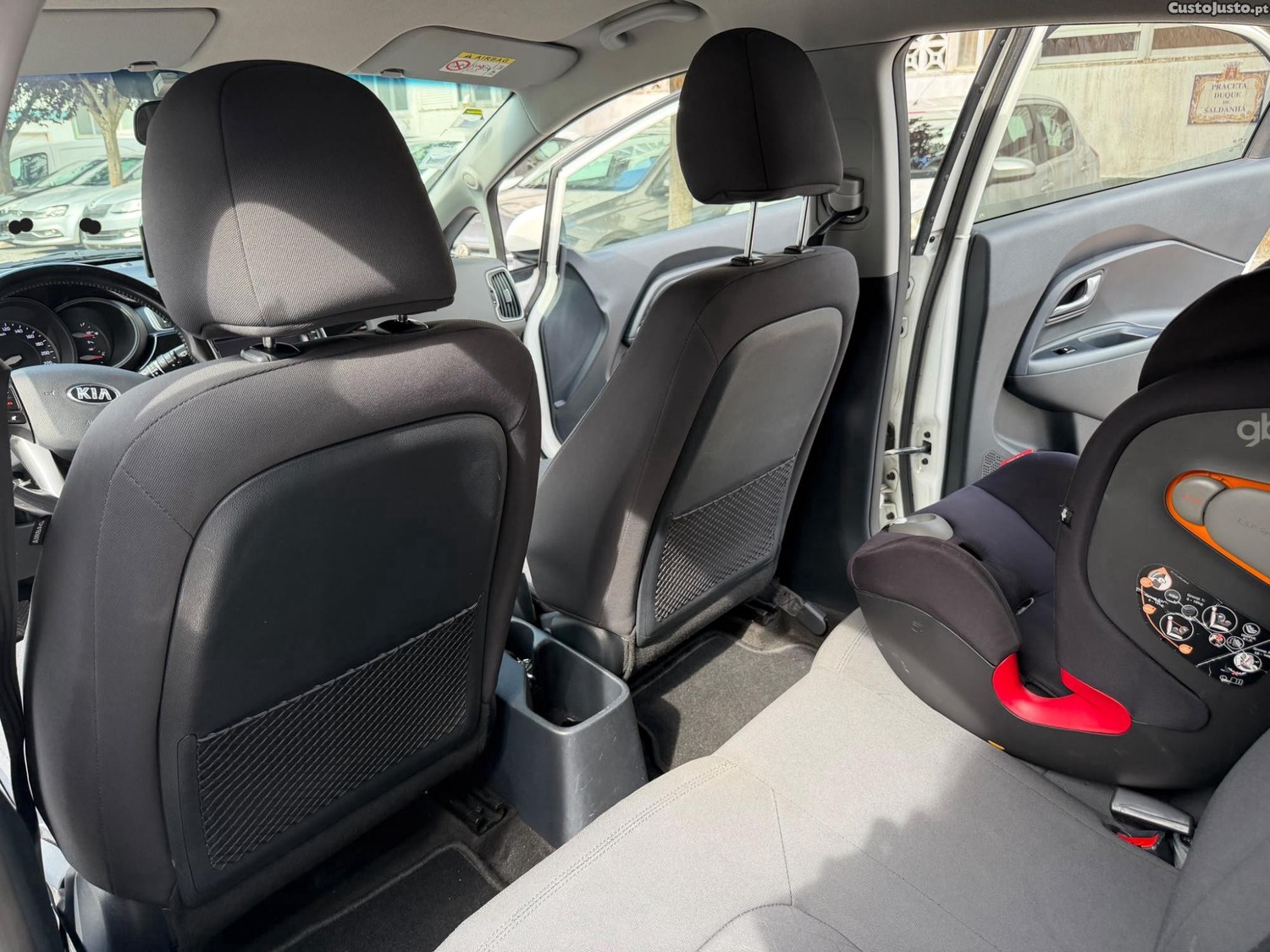Kia Rio UB — fotografia 7