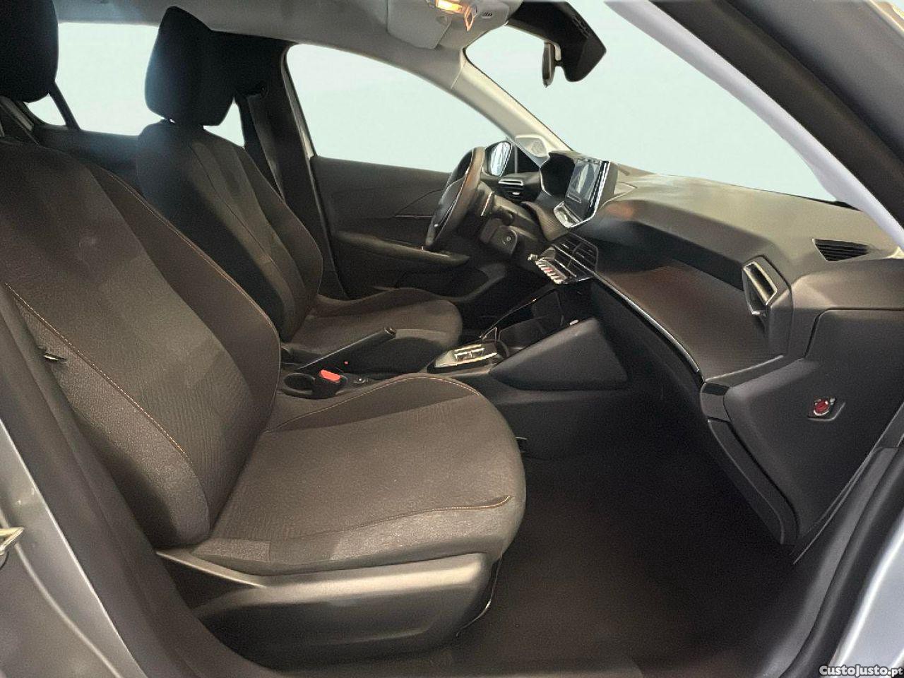 Peugeot 208 1.2 Hybrid Style e-DCS6 — fotografia 3