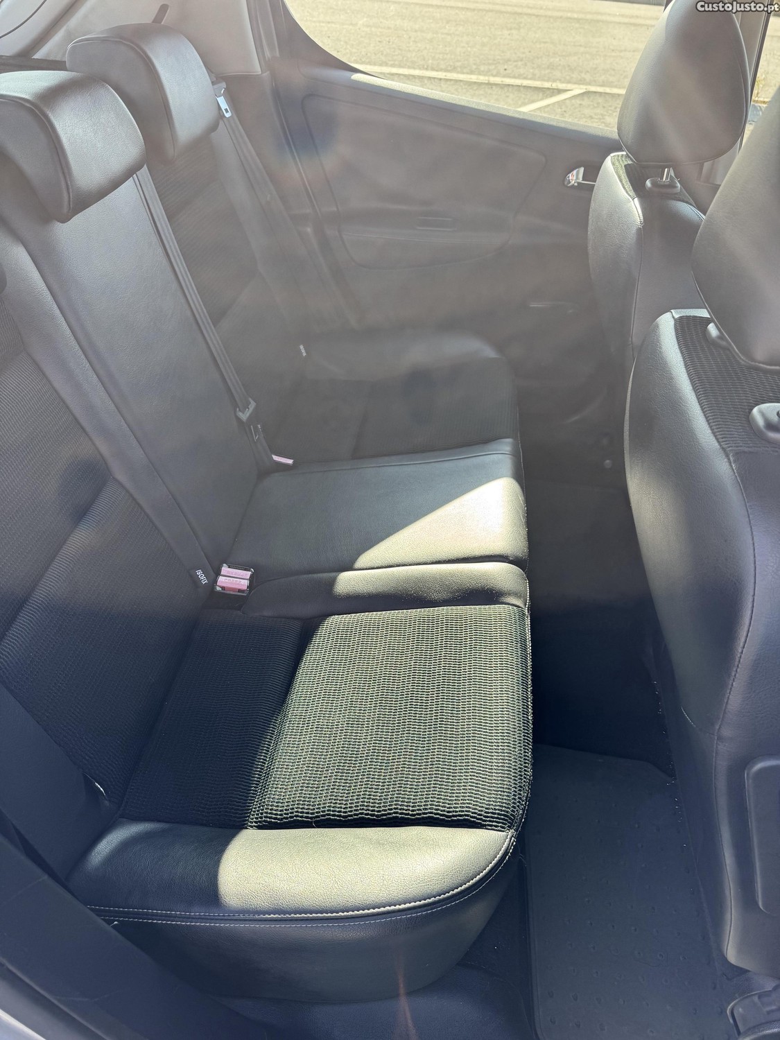 Peugeot 207 — fotografia 9