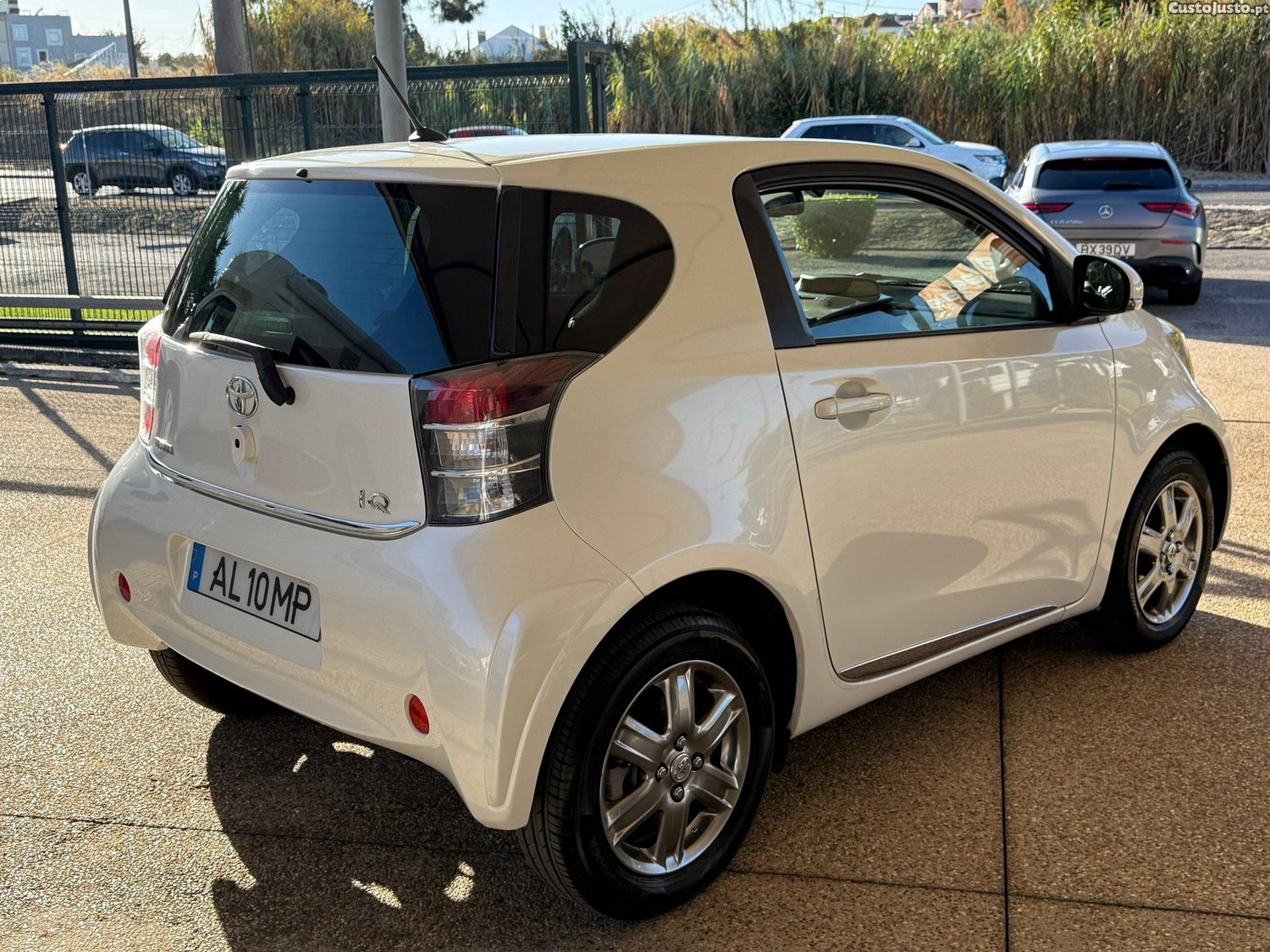 Toyota iQ 1.0 VVT-i 2 EP — fotografia 13
