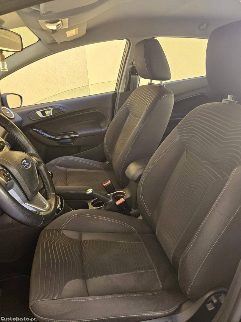 Ford Fiesta 1.5 TDCi TITANIUM — photo 4