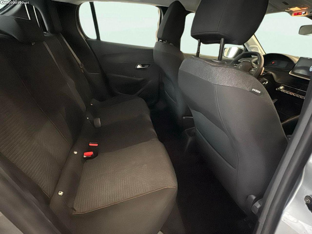 Peugeot 208 1.2 Hybrid Style e-DCS6 — fotografia 2