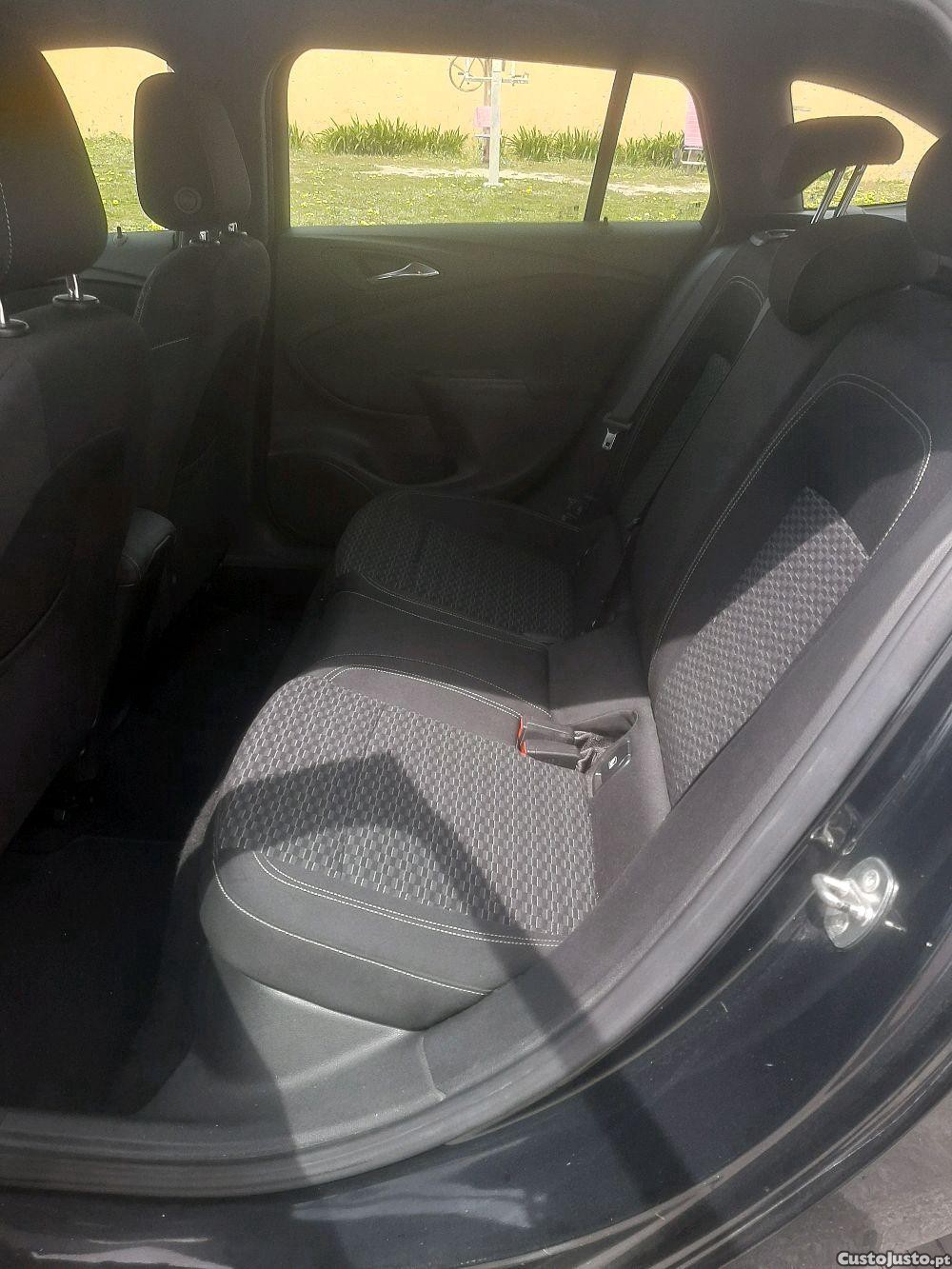 Opel Astra 1.6 CDTI Sport Tourer — fotografia 2