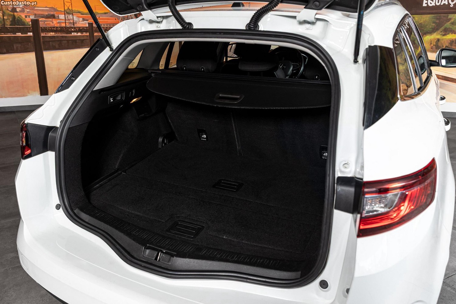 Renault Mégane Sport Tourer 1.5 dCi Limited EDC — fotografia 18