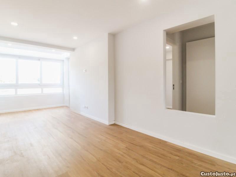 Apartamento T2 Remodelado Em Eiras