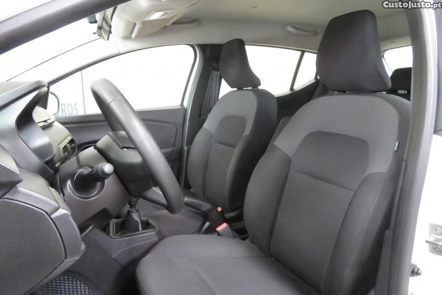 Dacia Sandero 1.0 SCe Essential — fotografia 16