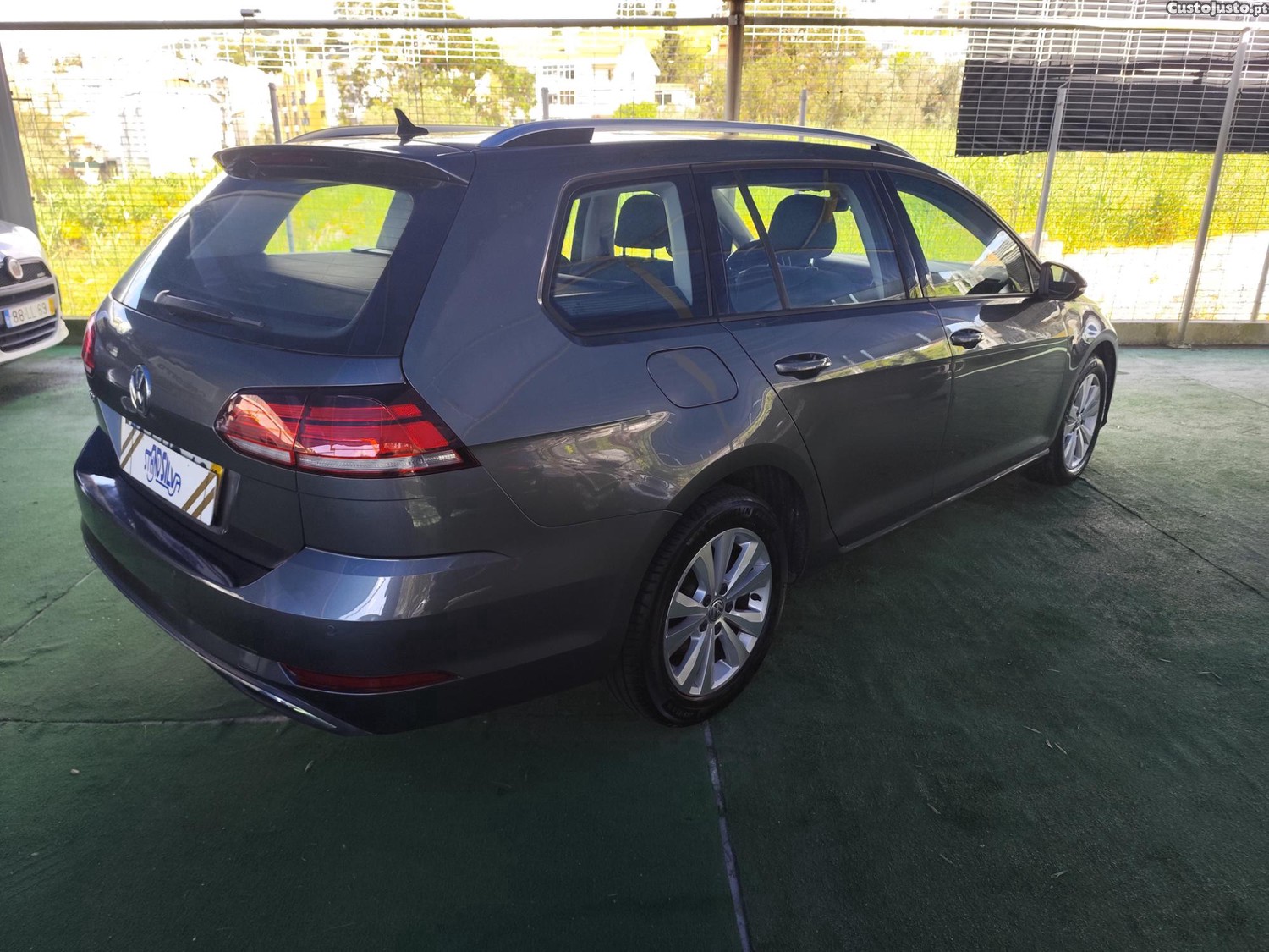 Volkswagen Golf 1.6 TDI Variant Confortline — fotografia 5