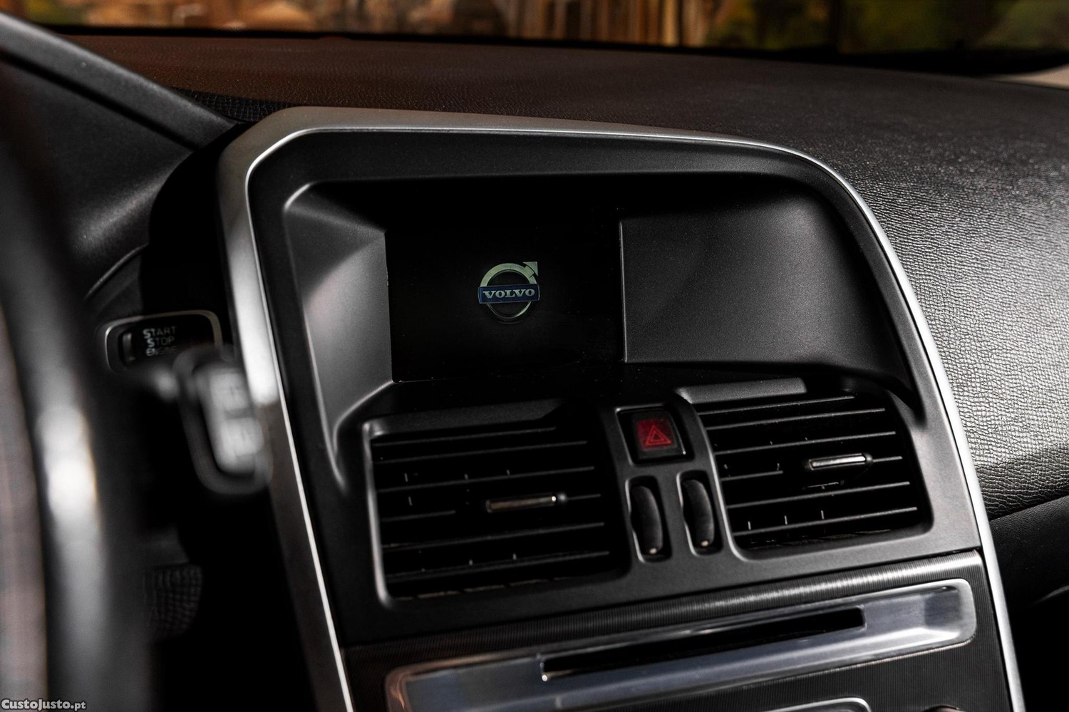Volvo XC 60 2.0 D3 Drive R-Design — fotografia 9