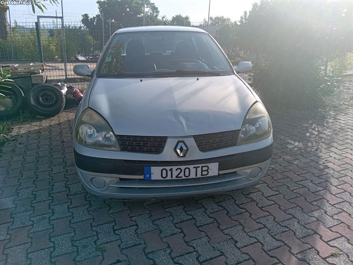 Renault Clio 1.2i 16v — fotografia 5