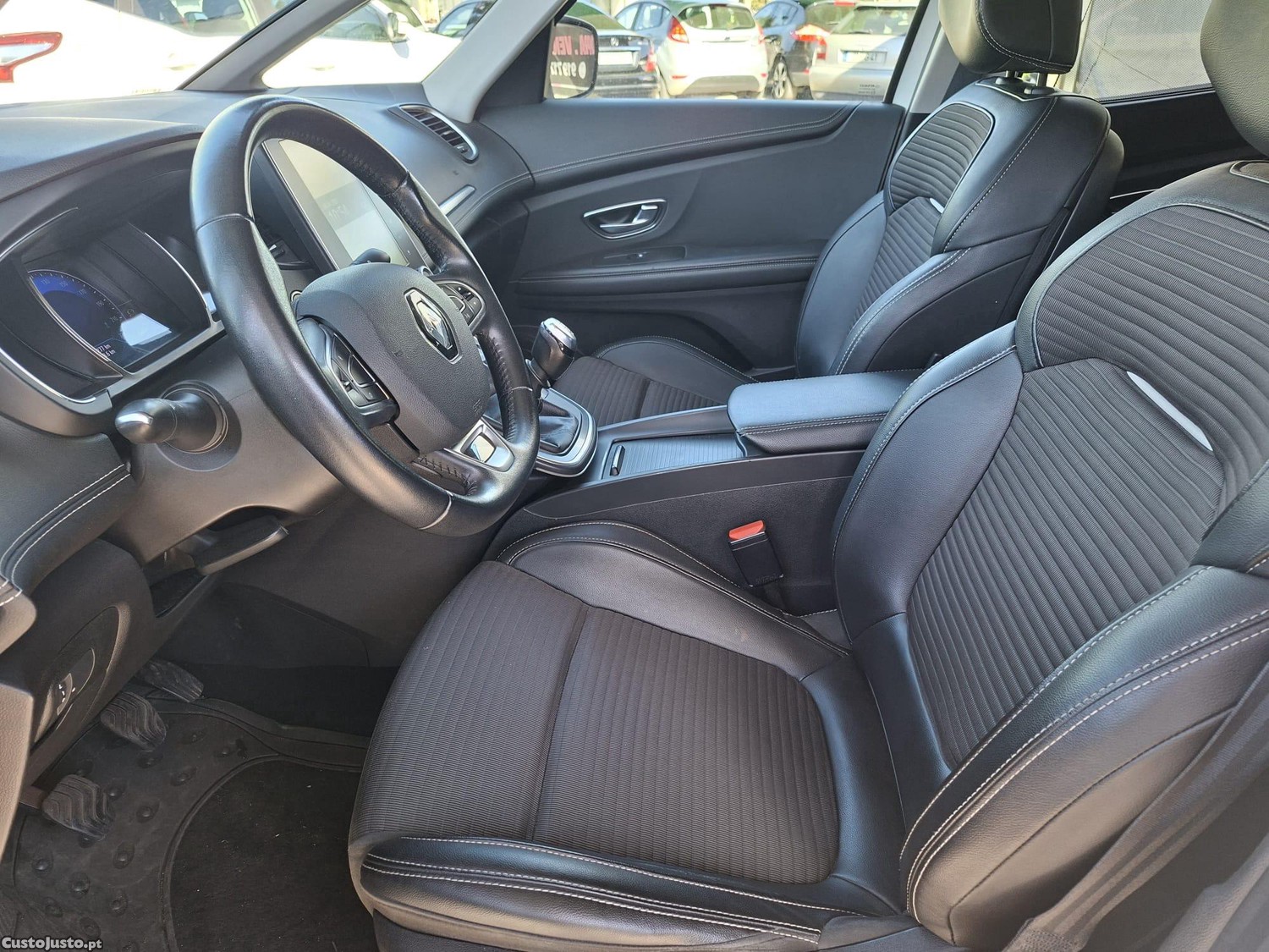 Renault Scénic Hybrid Assist - 18 — photo 5