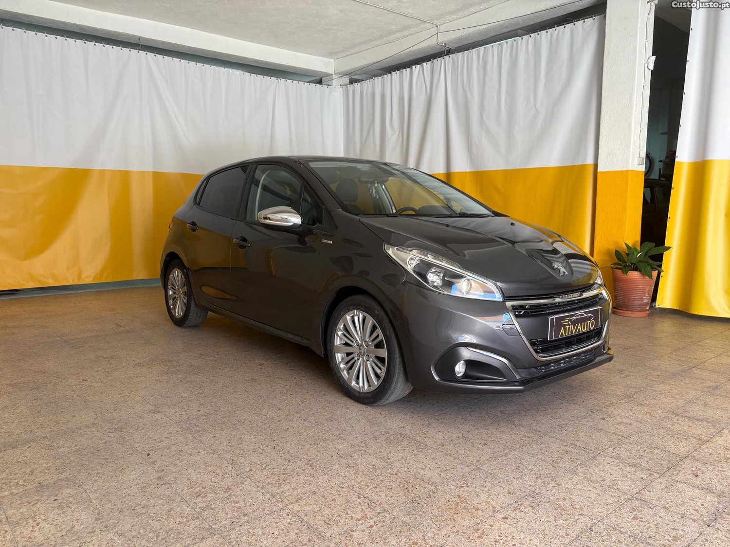 Peugeot 208 1.6 BlueHDi Style — fotografia 6