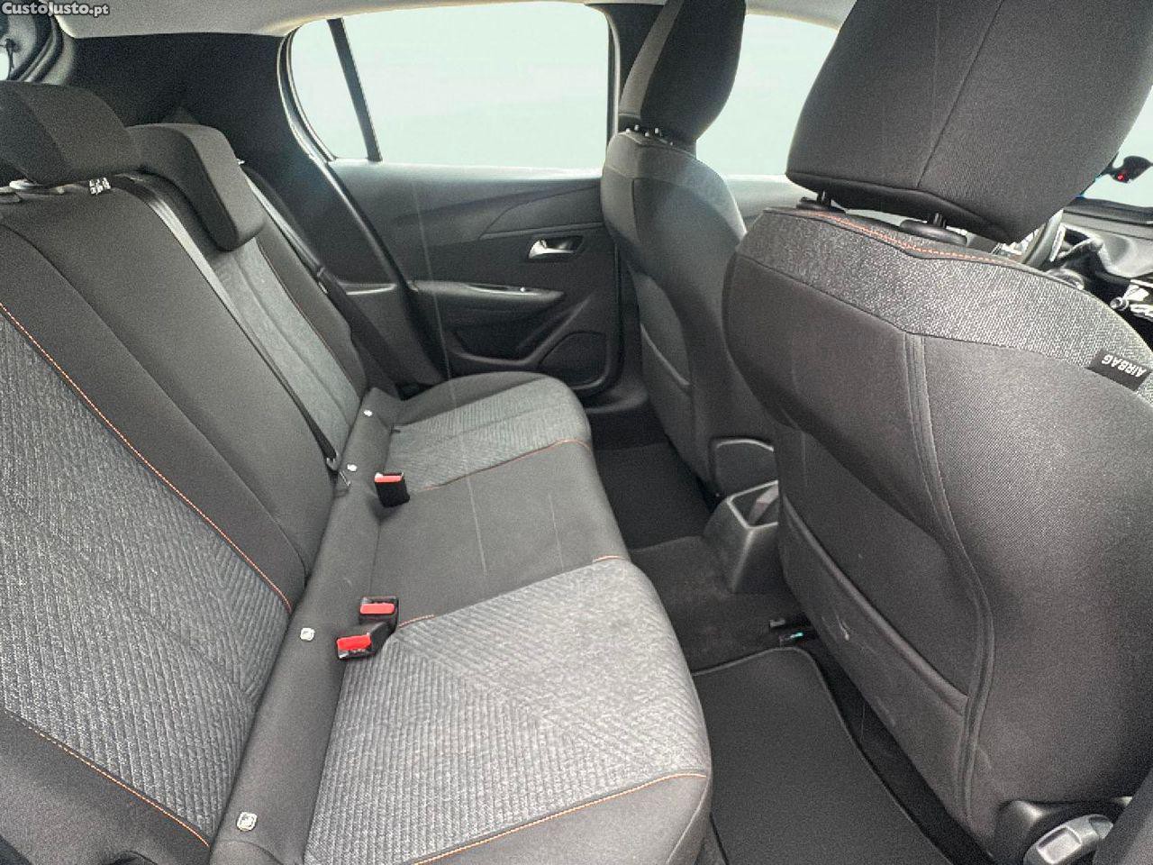 Peugeot 208 1.2 Hybrid Style e-DCS6 — fotografia 2