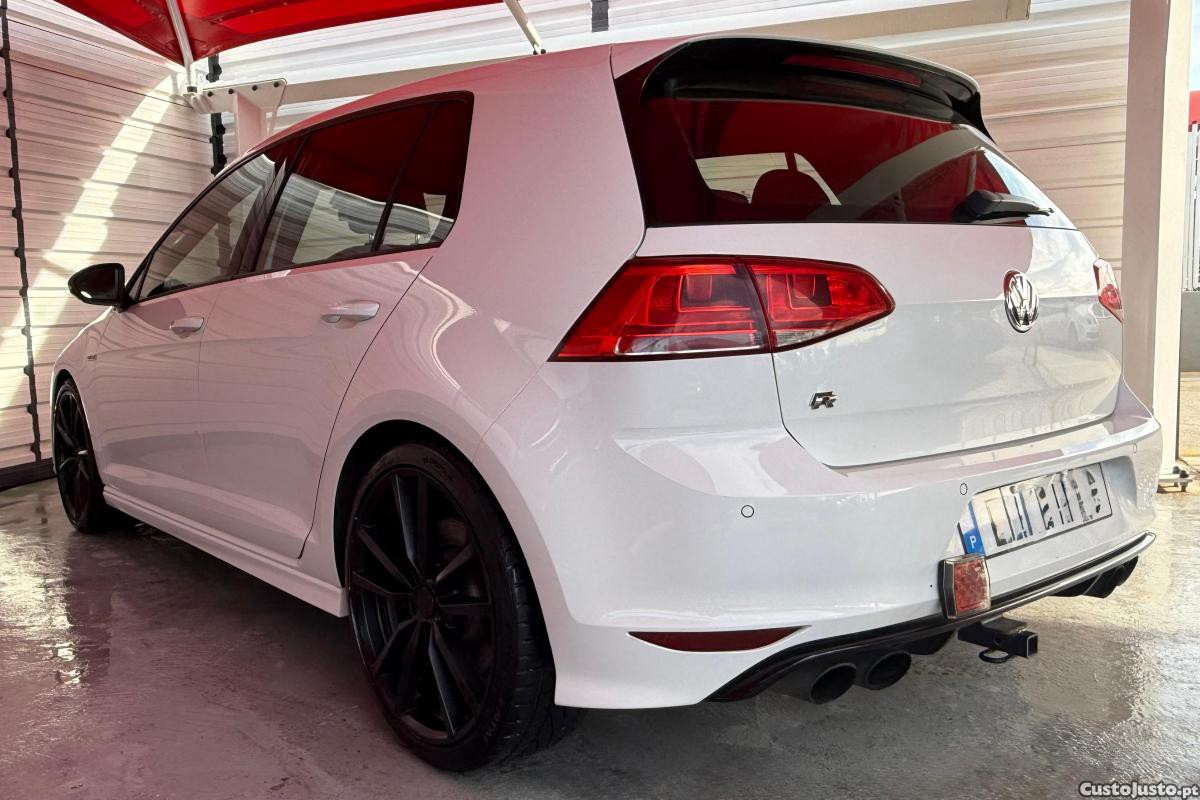 Volkswagen Golf 2.0 TSi R — fotografia 9