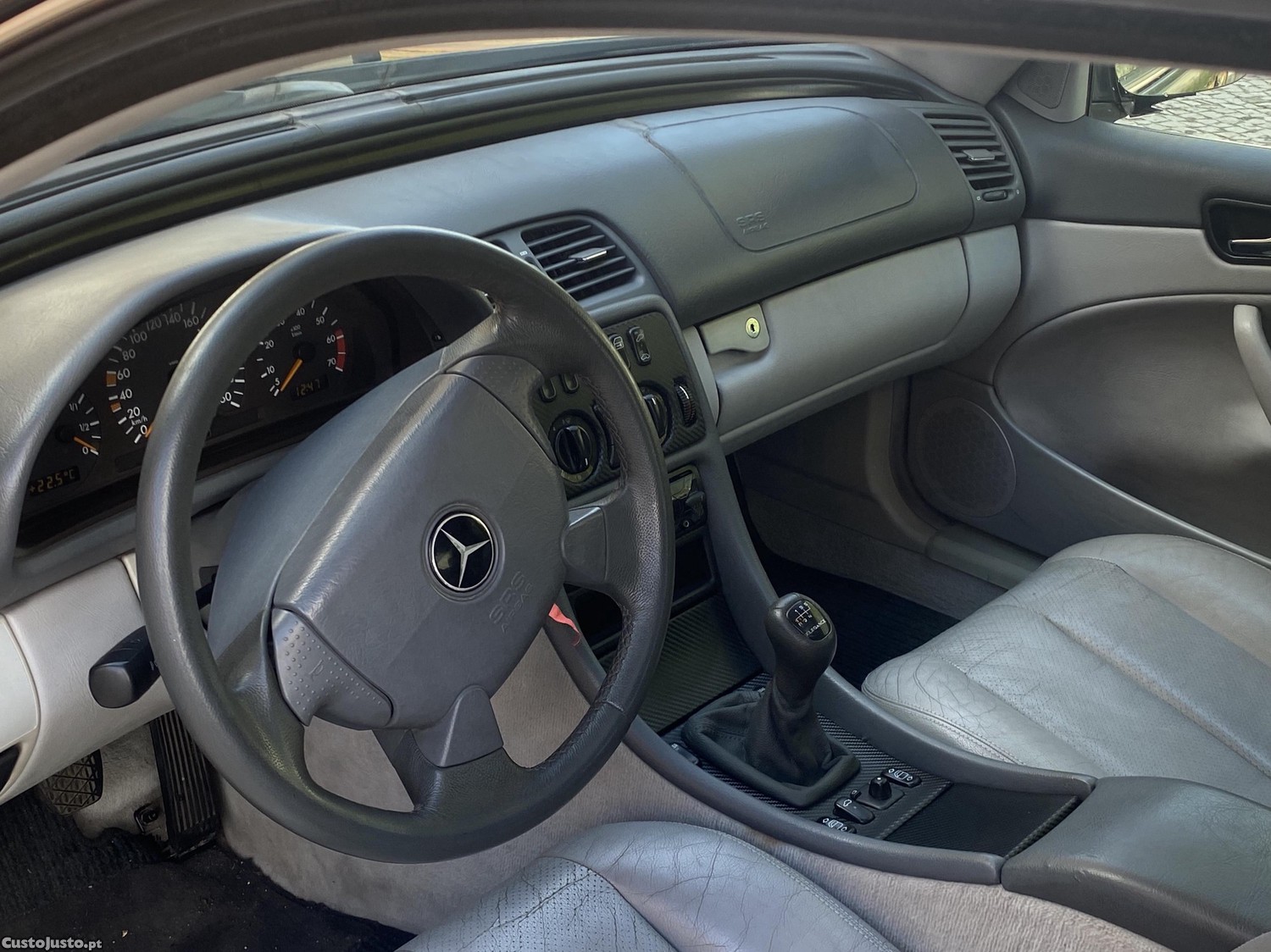 Mercedes-Benz Classe CLK Gpl manual — fotografia 7