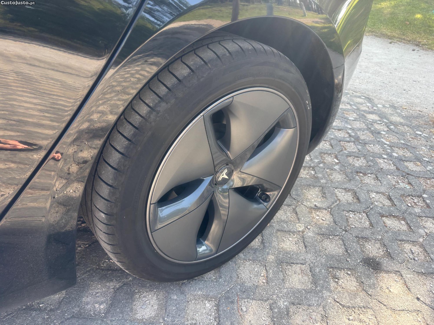 Tesla Model 3 standard range plus bateria LFP motor 320 cv — fotografia 3