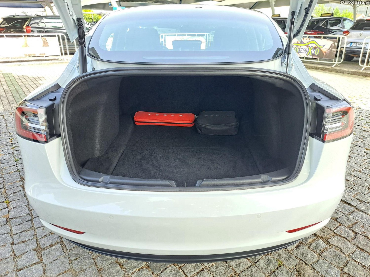 Tesla Model 3 Standard RWD Plus — fotografia 8