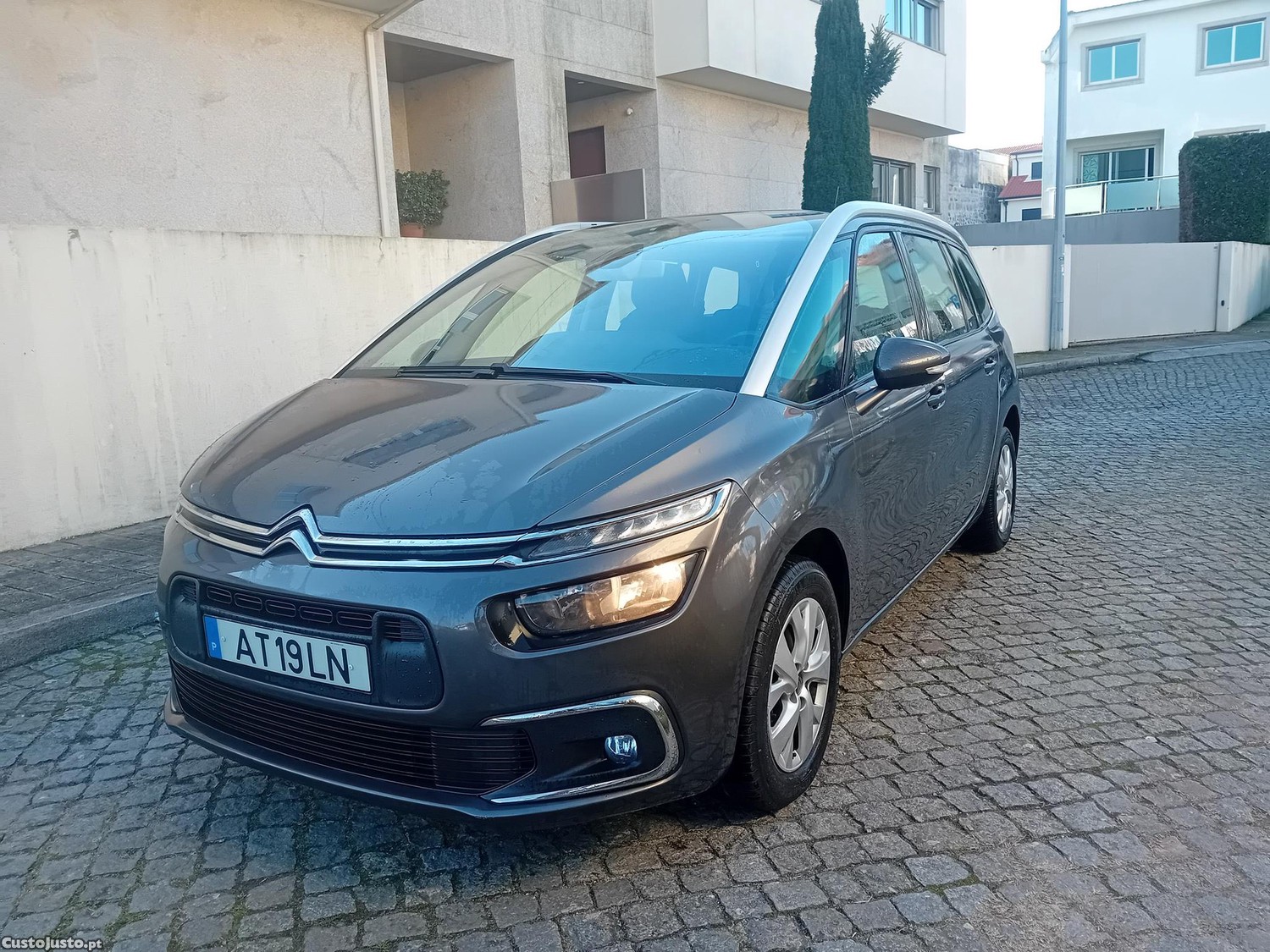 Citroën C4 Spacetourer 1.5 hdi 130cv - 18 — photo 3