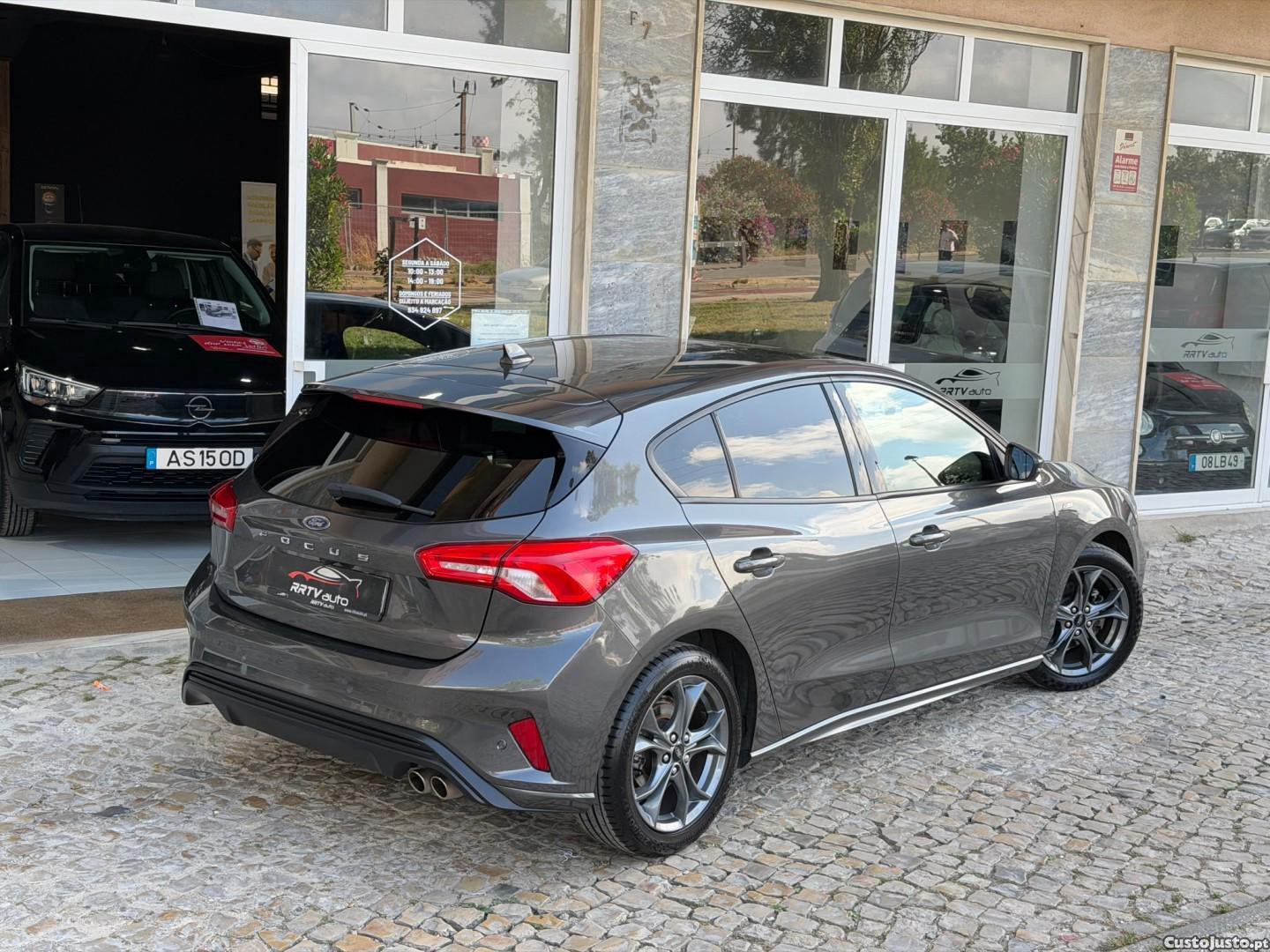 Ford Focus 1.0 EcoBoost ST-Line — fotografia 24