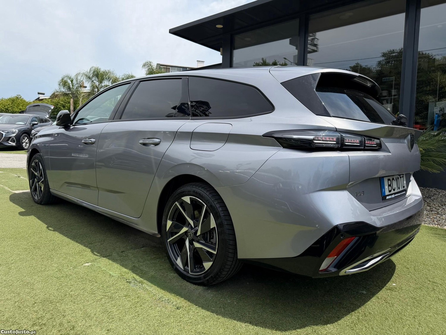 Peugeot 308 SW 1.6 Hybrid Allure Pack e-EAT8 — fotografia 17