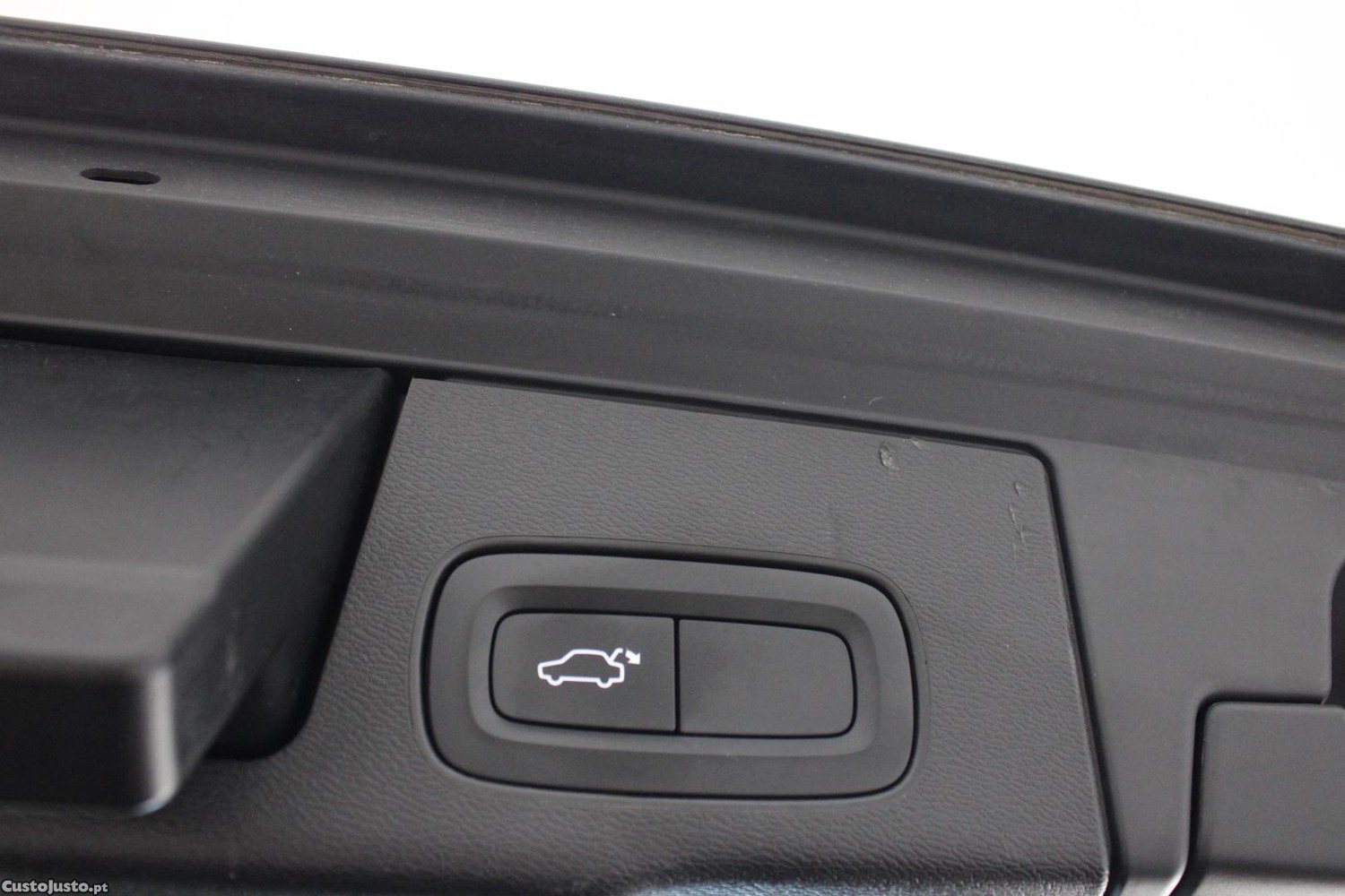 Volvo XC 60 T8 PHEV MOMENTUM PLUS (AUTO) — fotografia 6