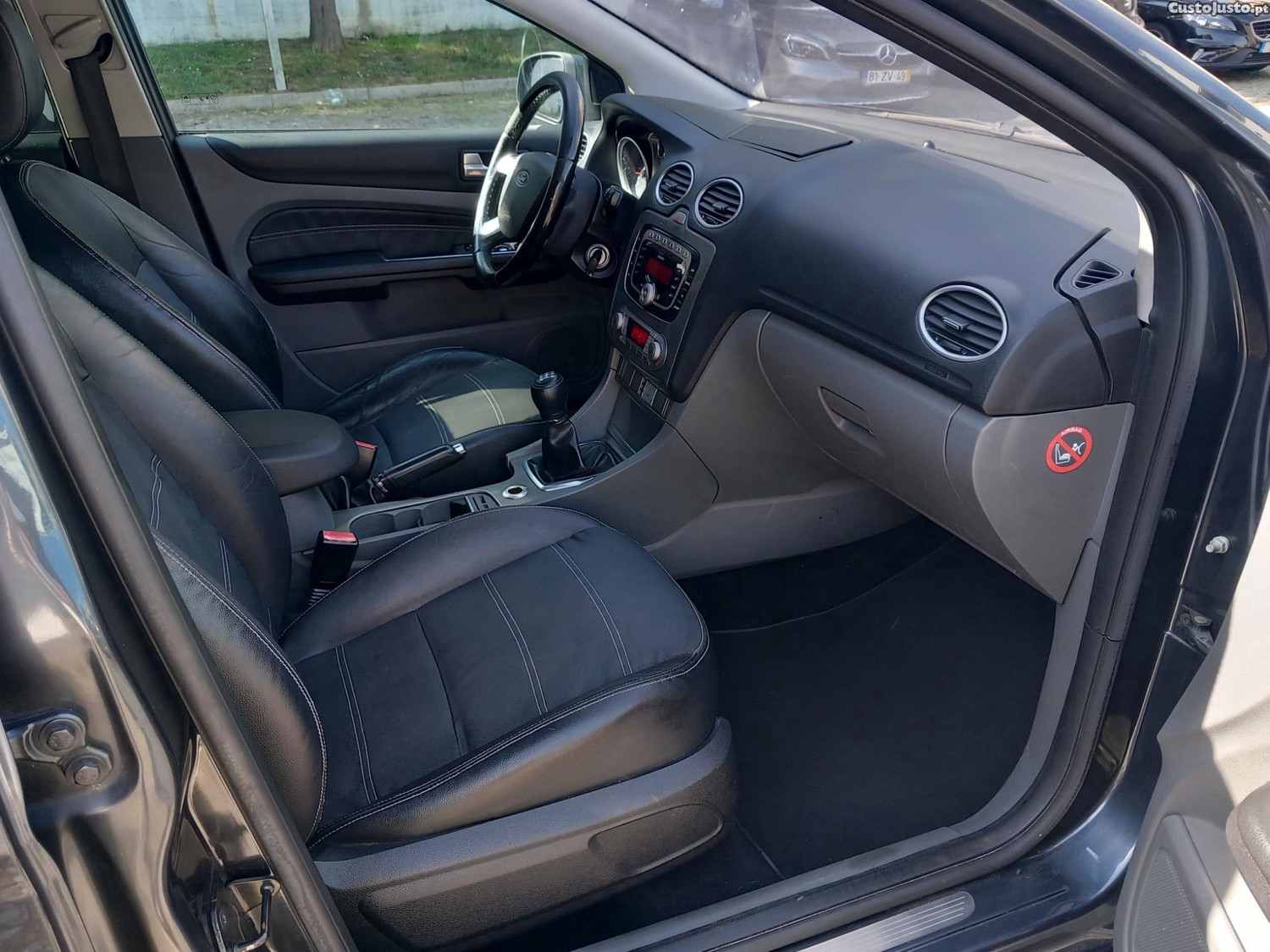 Ford Focus SW 1.6 TDCi Trend — fotografia 9