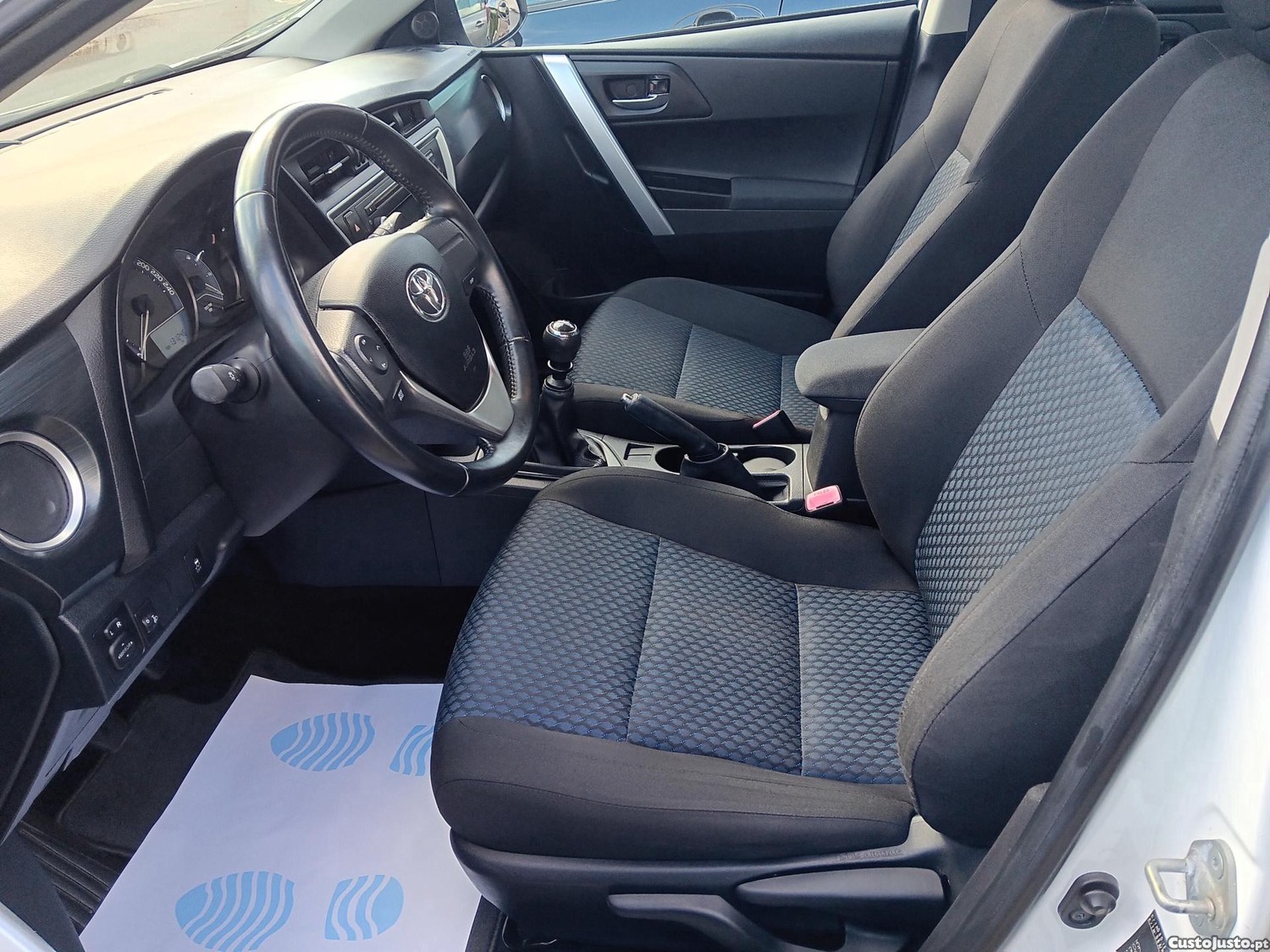 Toyota Auris Touring Sports 1.33 VVT-i 100cv - 14 — photo 4