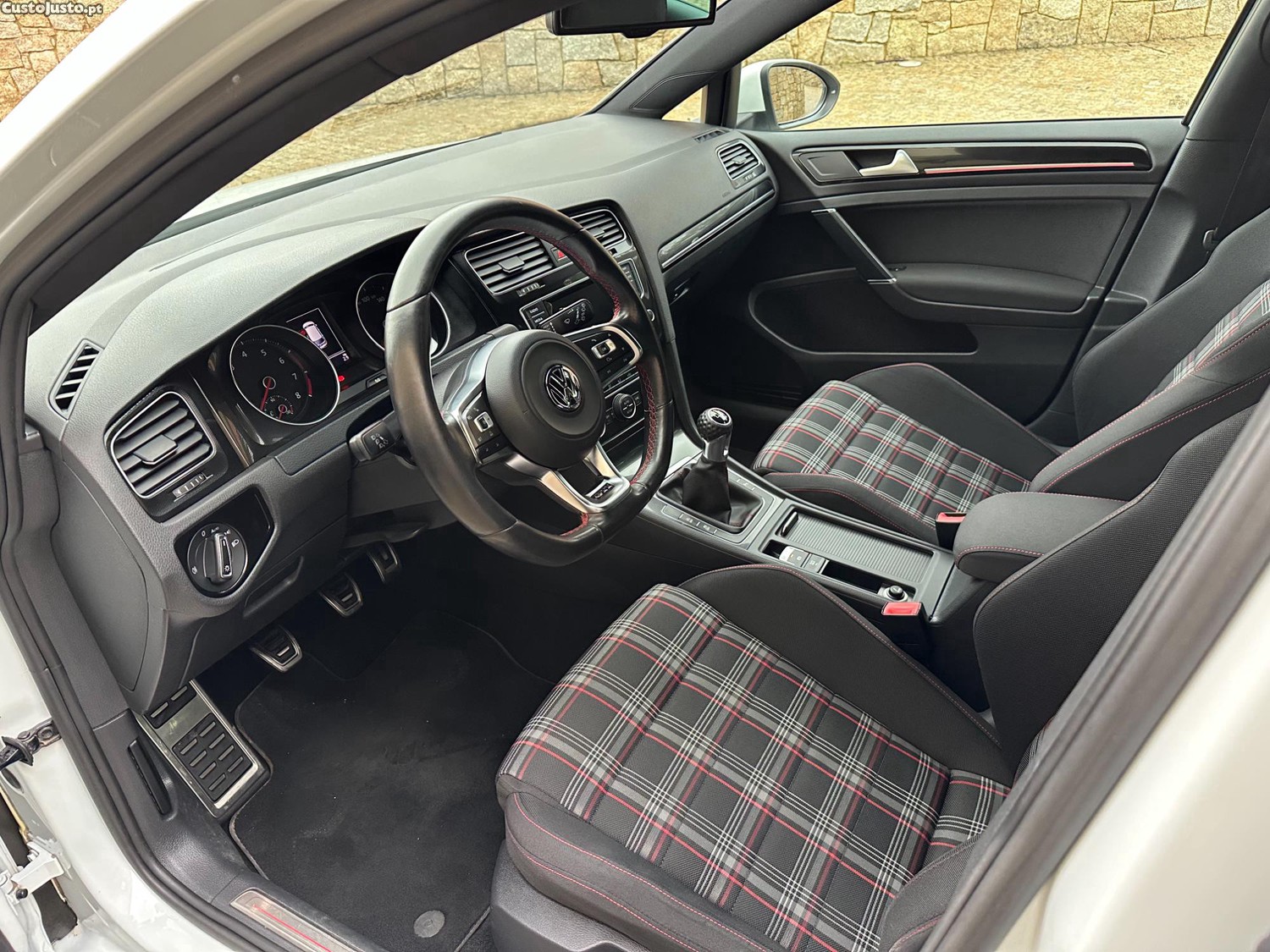 Volkswagen Golf 2.0 TSi GTi — fotografia 5