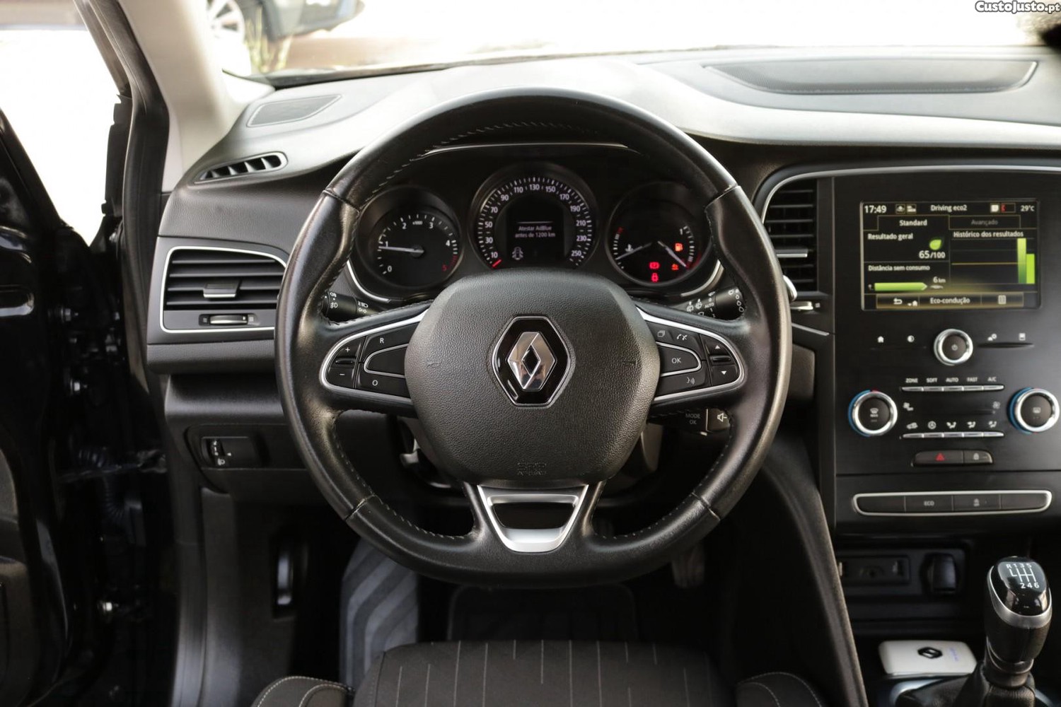 Renault Mégane Sport Tourer 1.5 Blue DCI Limited 115cv — fotografia 34