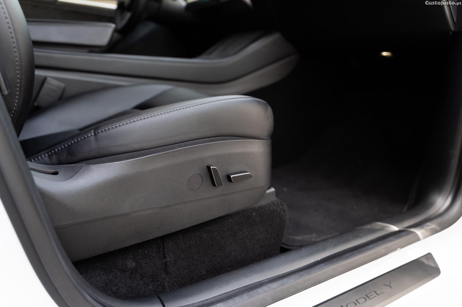 Tesla Model Y Long Range Dual Motor AWD — fotografia 6