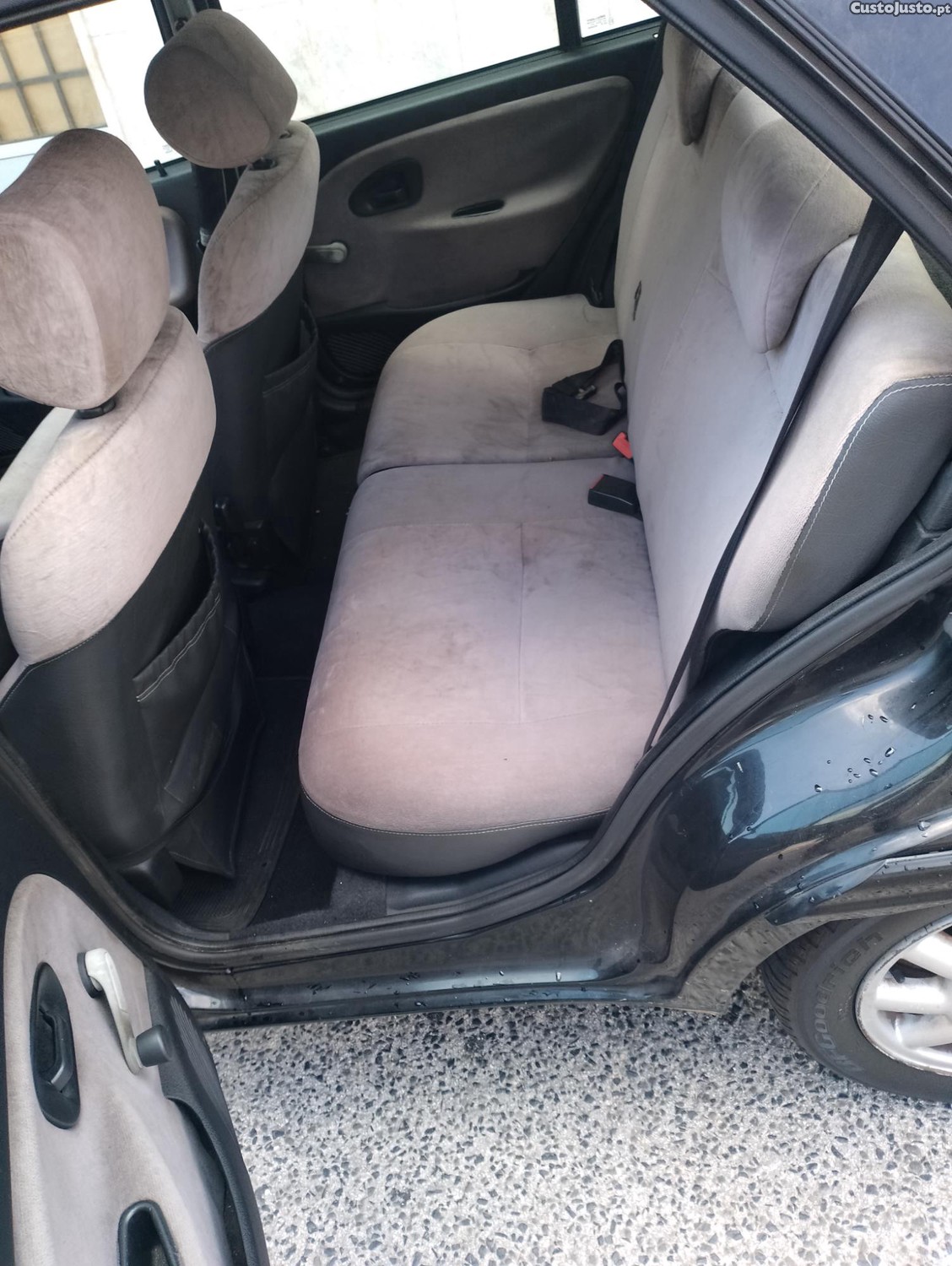 Citroën Saxo 1.1 — fotografia 4