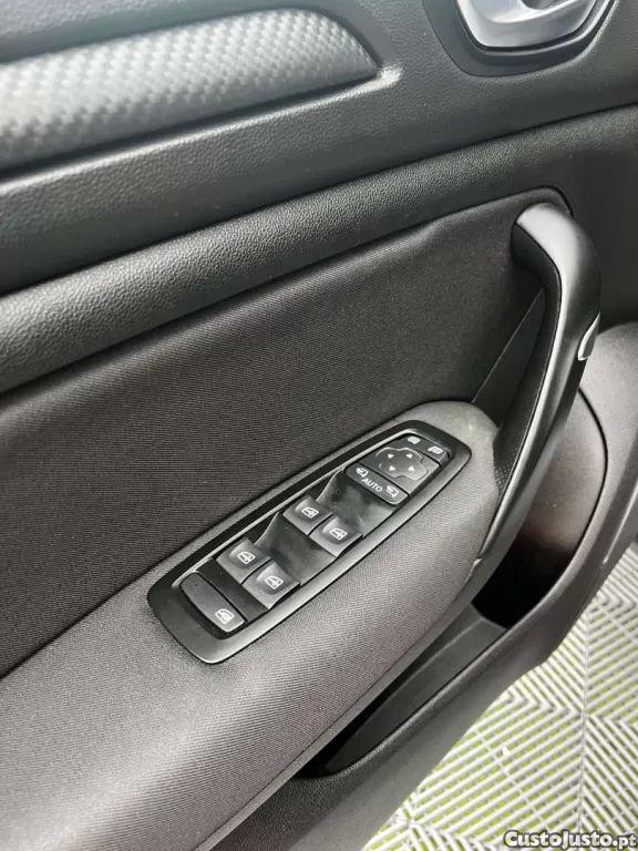 Renault Mégane 1.5 blue dci limited — fotografia 10