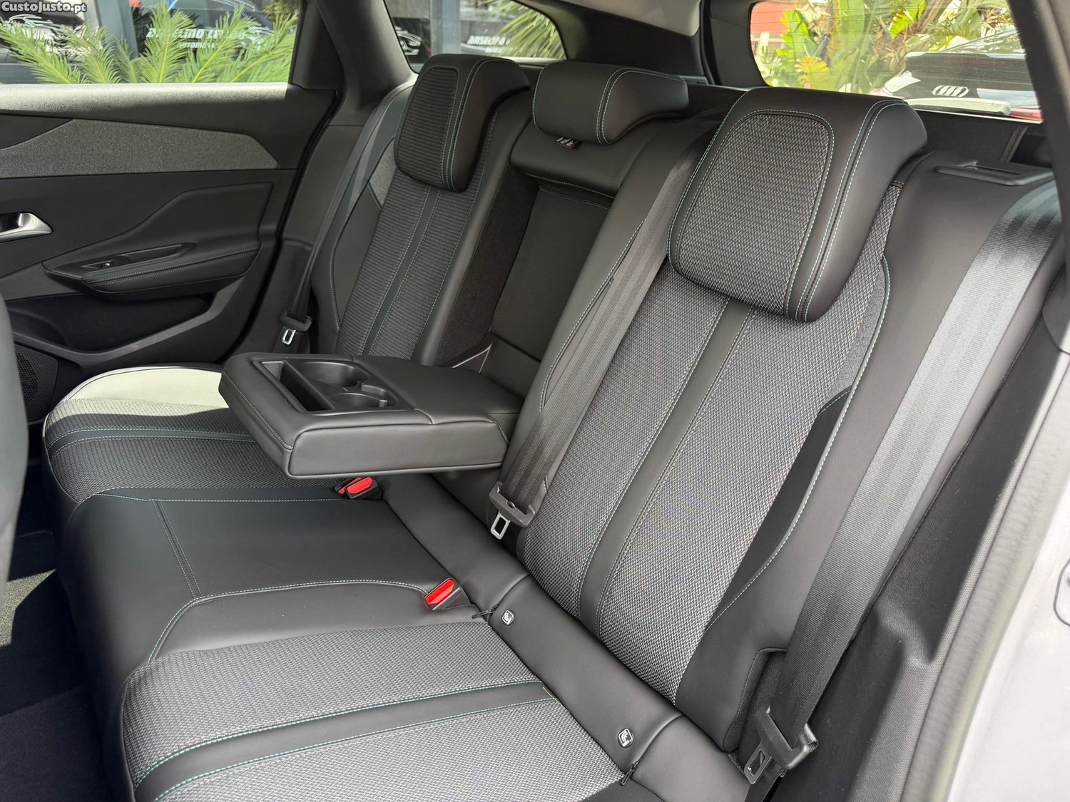 Peugeot 308 SW 1.6 Hybrid Allure Pack e-EAT8 — fotografia 12