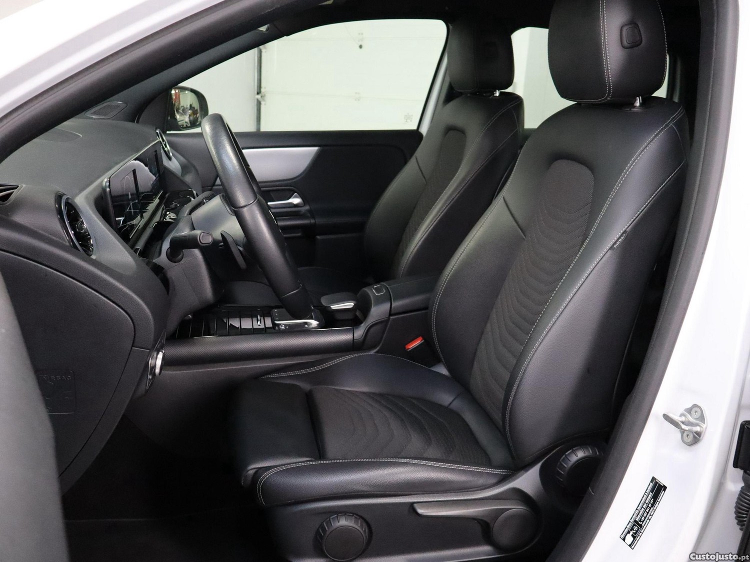 Mercedes-Benz GLA 250 e Style — fotografia 16