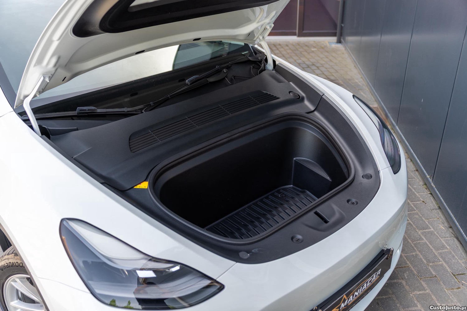 Tesla Model Y Long Range Dual Motor AWD — fotografia 18