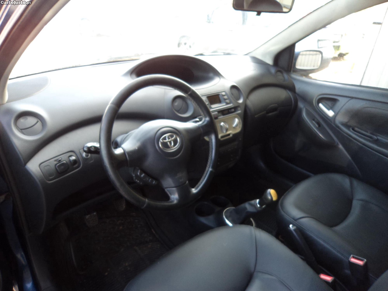 Toyota Yaris 1.0 c.c — fotografia 4