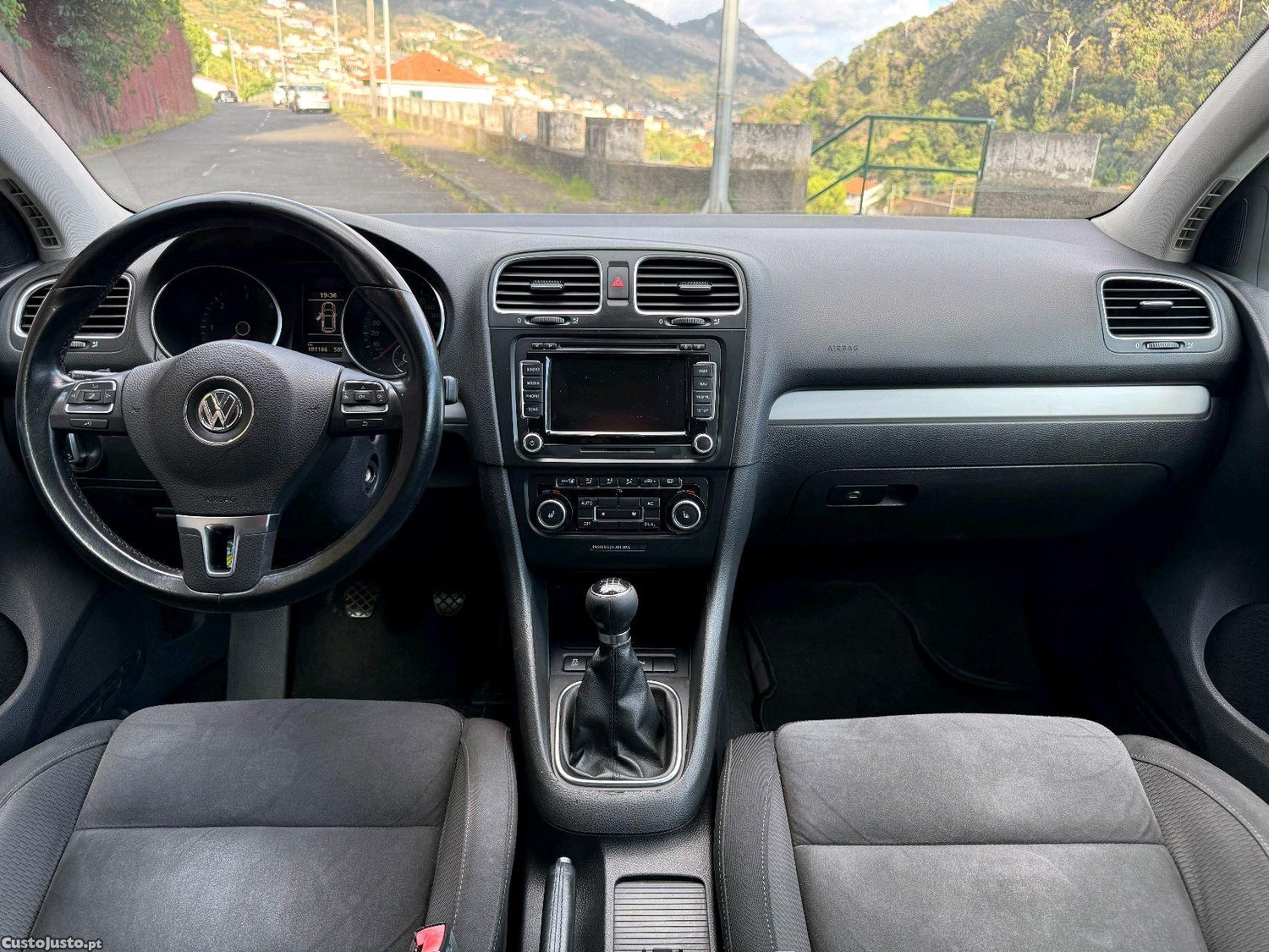 Volkswagen Golf 2.0 TDi Highline — fotografia 2