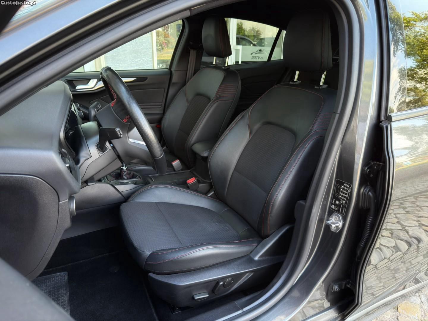 Ford Focus 1.0 EcoBoost ST-Line — fotografia 19