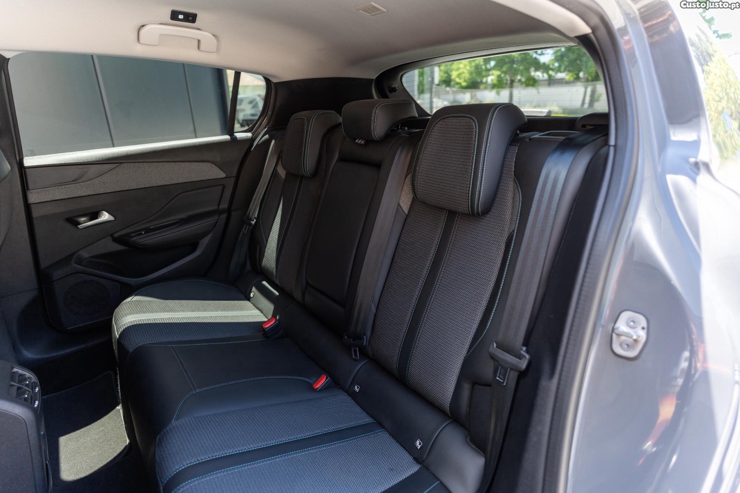 Peugeot 308 1.6 Hybrid Allure Pack e-EAT8 — fotografia 4