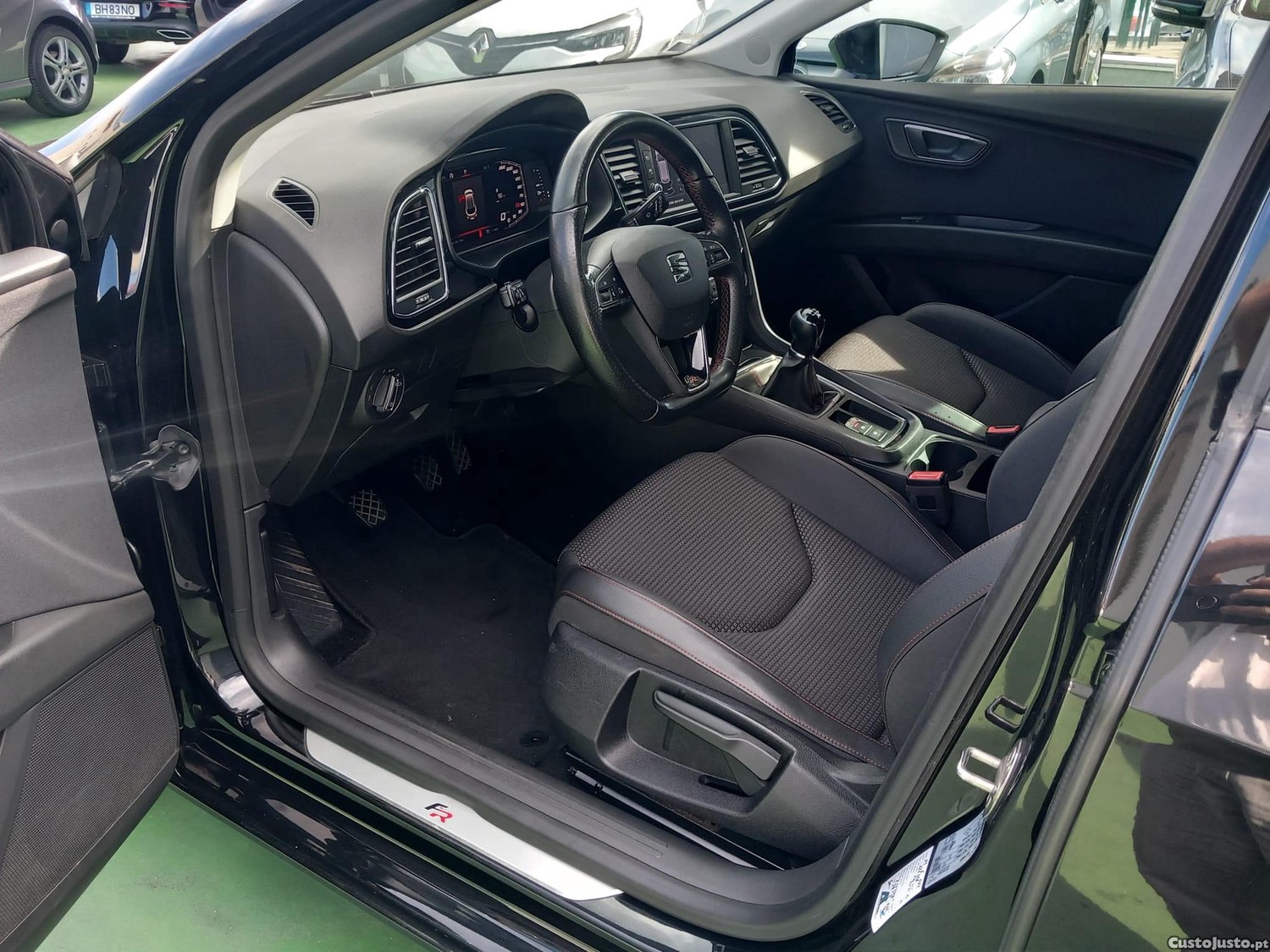 SEAT Leon 1.6 TDI FR S/S — fotografia 9