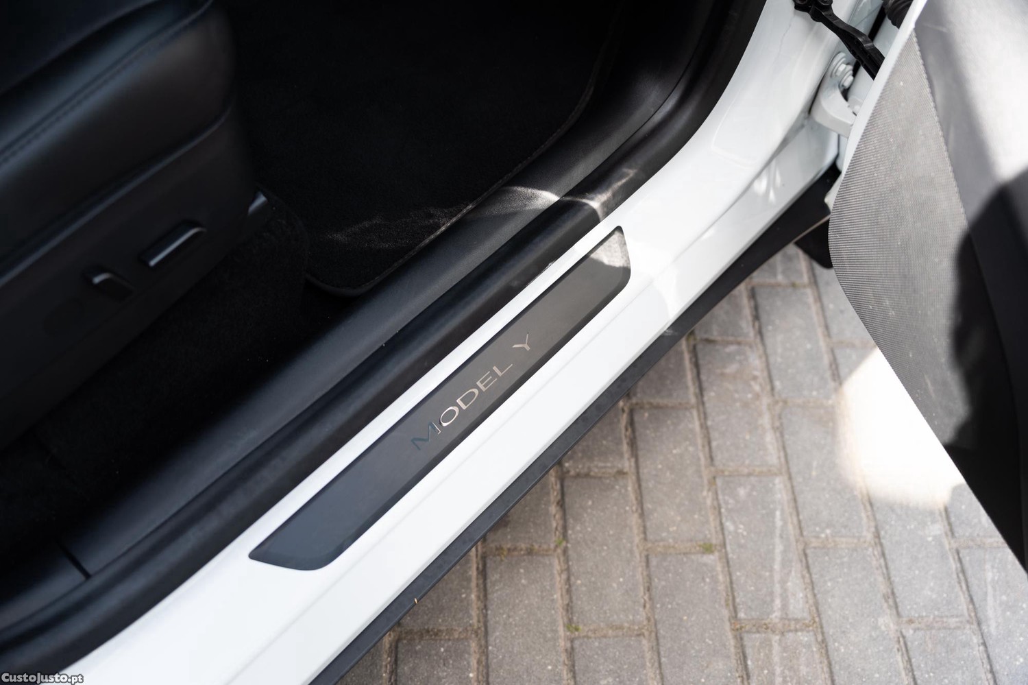 Tesla Model Y Long Range Dual Motor AWD — fotografia 5