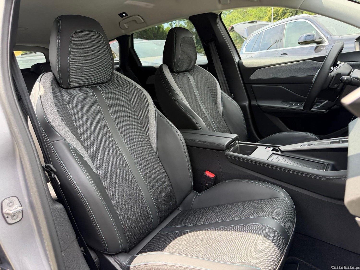 Peugeot 308 SW 1.6 Hybrid Allure Pack e-EAT8 — fotografia 13