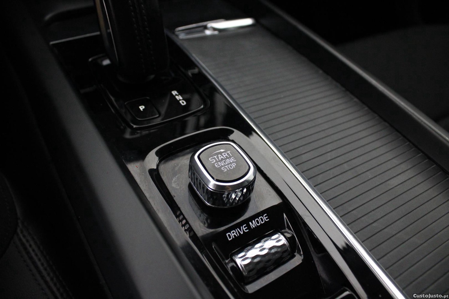 Volvo XC 60 T8 PHEV MOMENTUM PLUS (AUTO) — fotografia 18
