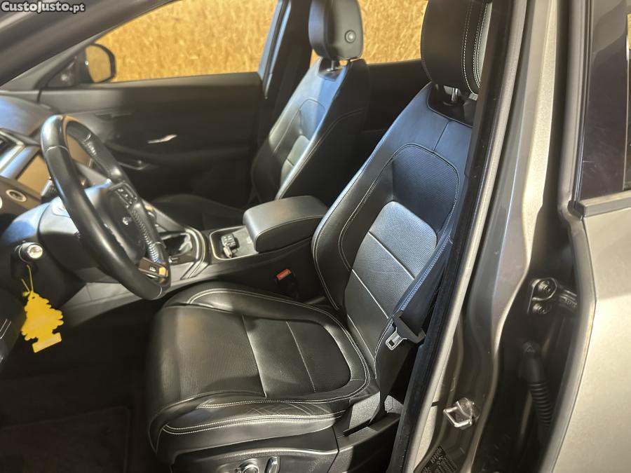 Jaguar E-Pace 2.0 i4D SE — fotografia 14