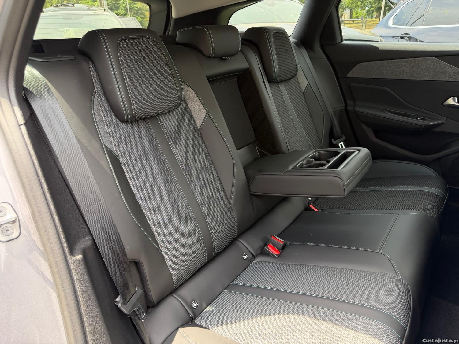 Peugeot 308 SW 1.6 Hybrid Allure Pack e-EAT8 — fotografia 11