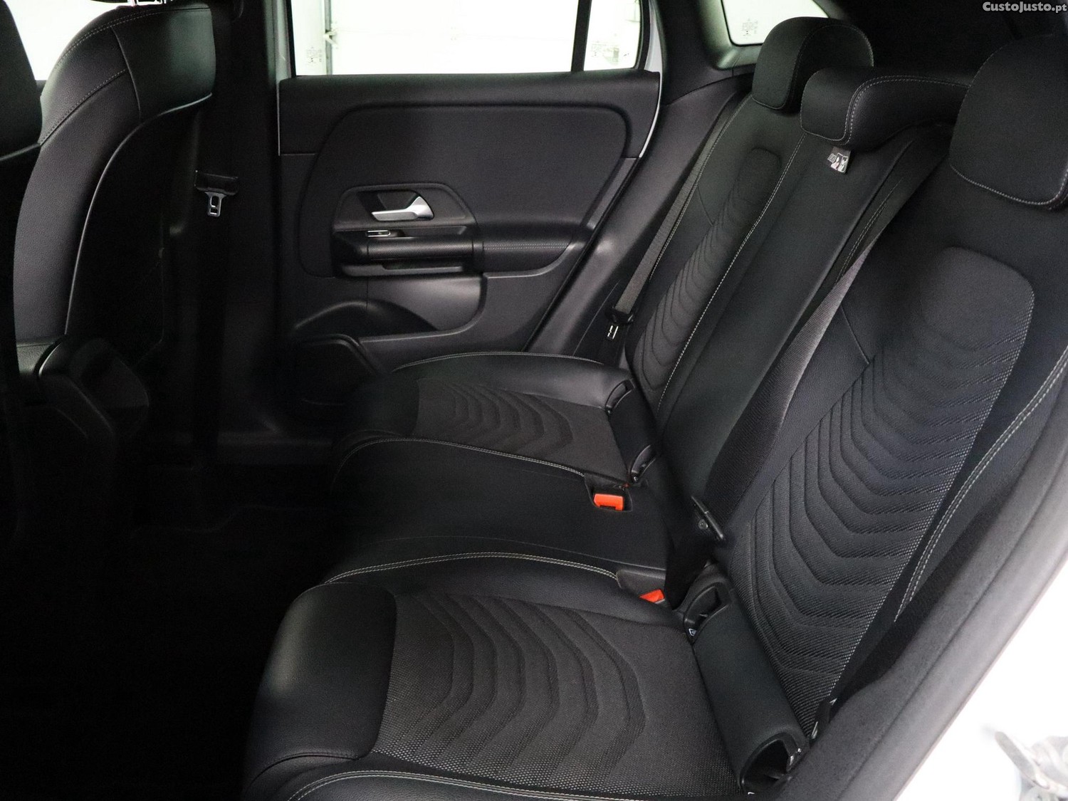 Mercedes-Benz GLA 250 e Style — fotografia 15