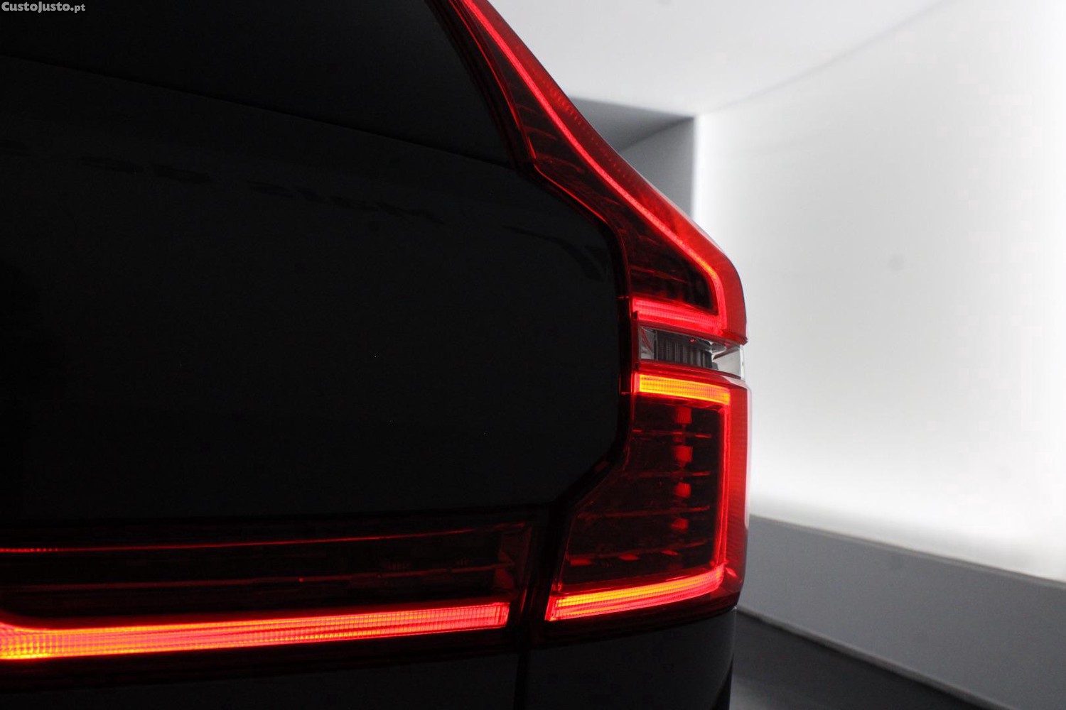 Volvo XC 60 T8 PHEV MOMENTUM PLUS (AUTO) — fotografia 3