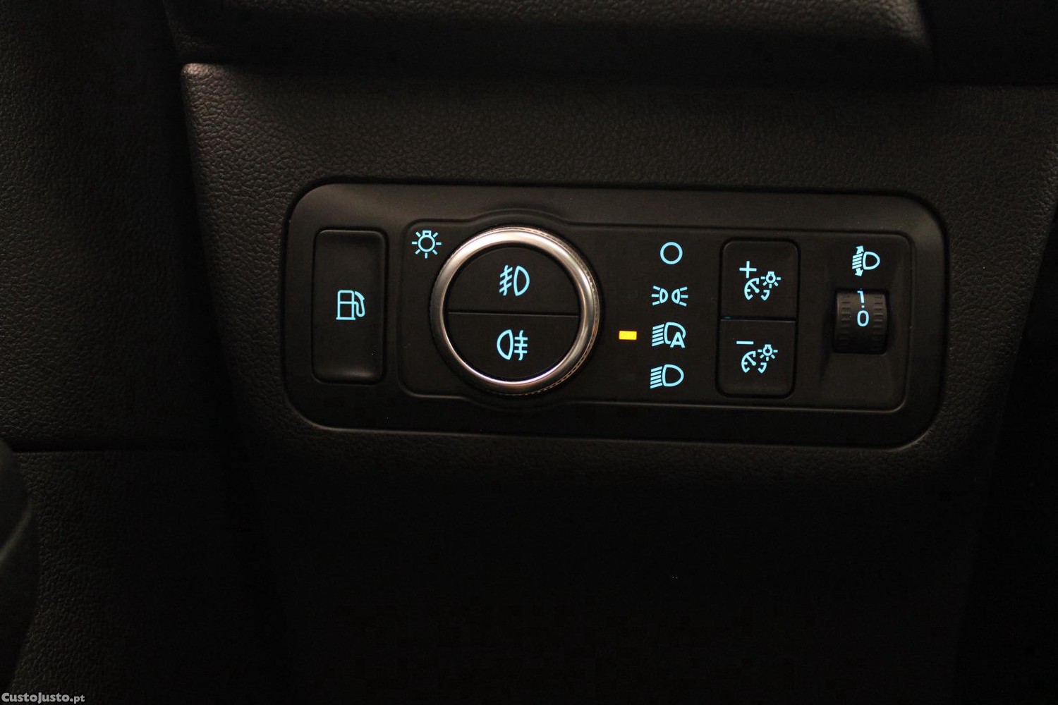 Ford Kuga 2.5 P-HEV TITANIUM (AUTO) — fotografia 23
