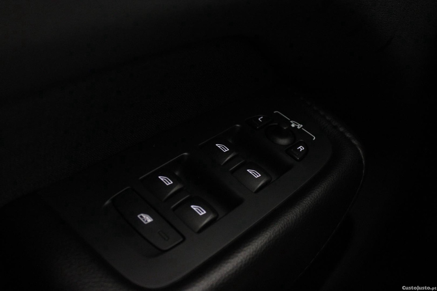 Volvo XC 60 T8 PHEV MOMENTUM PLUS (AUTO) — fotografia 15